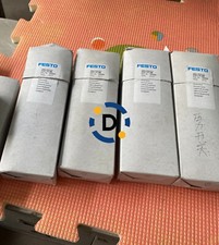 New Festo SDE1-D10-G2-H18-C-P1-M8 192030 Pressure Sensor