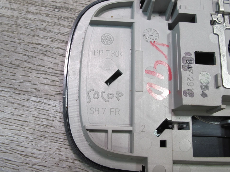 06-09 VW RABBIT GTI R32 LUZ DE LECTURA CÚPULA TRASERA NEGRA OEM Foto 3 de 4