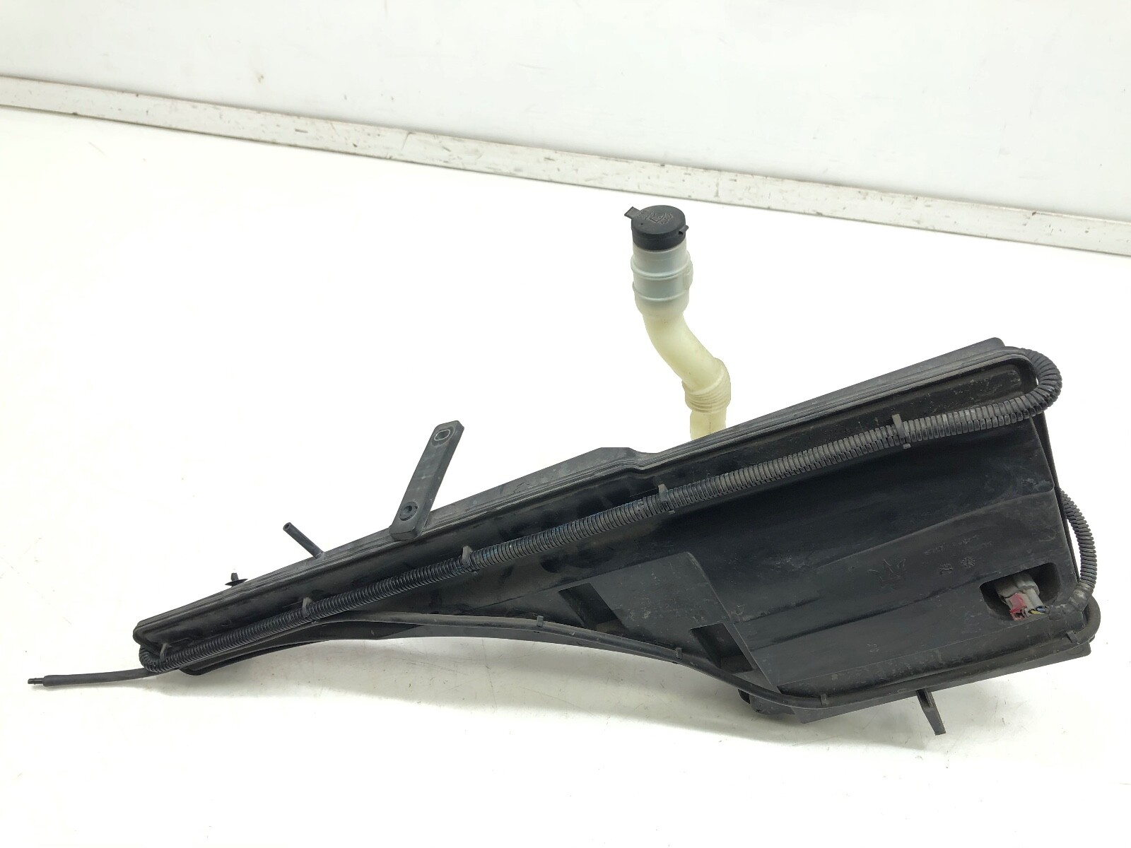 2014-2020 MASERATI GHIBLI WINDSHIELD WASHER FLUID TANK BOTTLE RESERVOIR OEM.