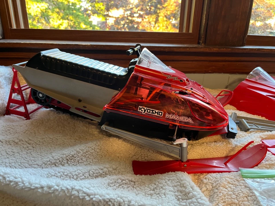 Art Attack CASTLE MAMBA MONSTER 2! Remote Control snowmobile Electric RC - Image 2 of 4