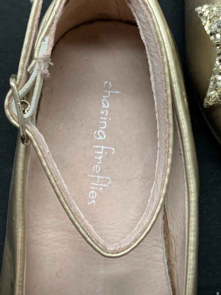 Chasing Fireflies Patente Dorada Brillo Arco Ballet Correa Plana Niño Zapato 10 Foto 3 de 4