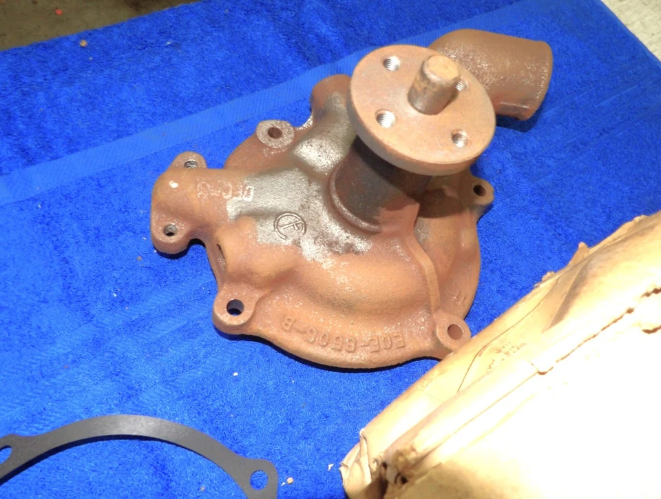 1955-1962 Ford Fairlane Galaxie Thunderbird Mercury NOS 272 292 312 WATER PUMP - Image 2 of 4
