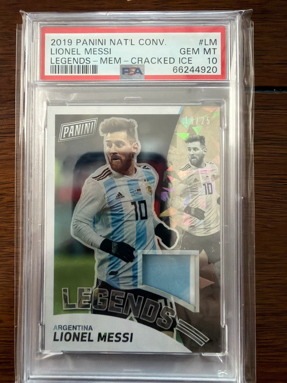 2019 PANINI Nat Conv Lionel Messi Legends Mem Cracked Ice Jersey #10/25 PSA 10 