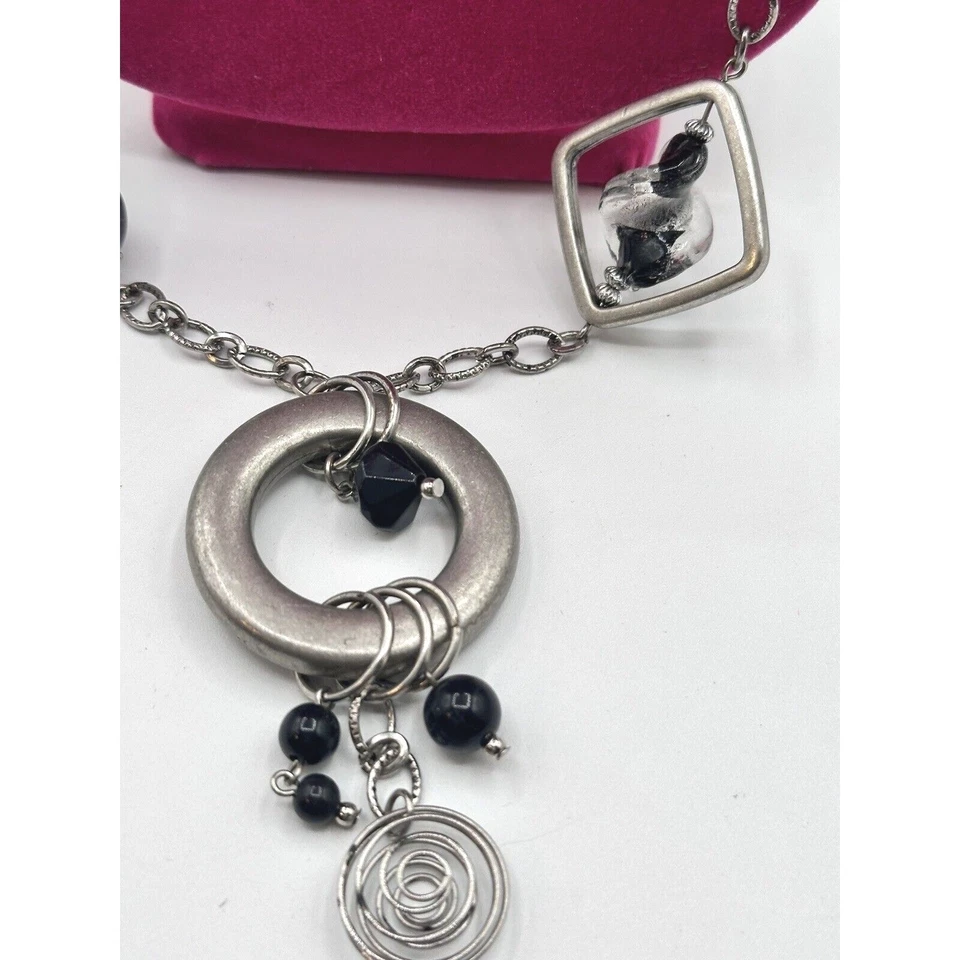 Collar largo plateado negro con cuentas llamativo anillo cuadrado geométrico boho chic Foto 2 de 4