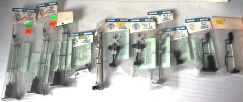 O Scale Lot of 11 Assorted Signals (9, NJ International) Made in Japan
