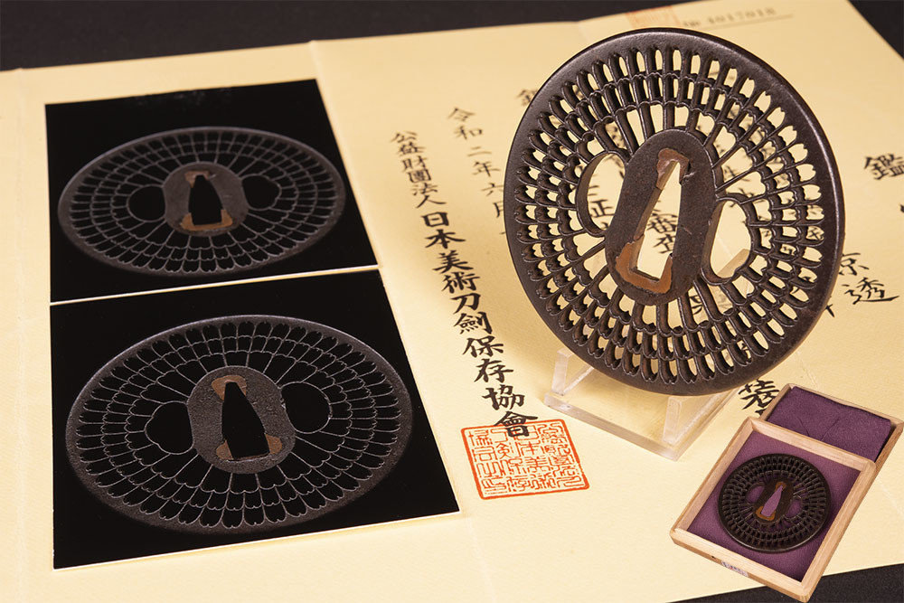 Espada japonesa Tsuba Guardia León y Nube Grabada Redonda Metal Marrón Firmad...