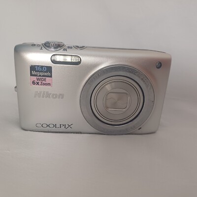 3476 Nikon COOLPIX S2700 シルバー 【デジカメ】 Nikon CoolPix S2700 Digital Camera 6X Wide Optical Zoom