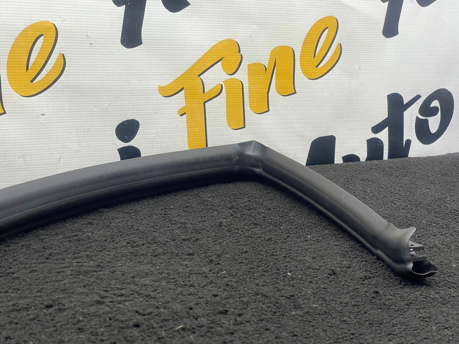 2014 MASERATI GRANTURISMO UPPER RIGHT RH PASSENGER DOOR GASKET DOOR SEAL OEM
