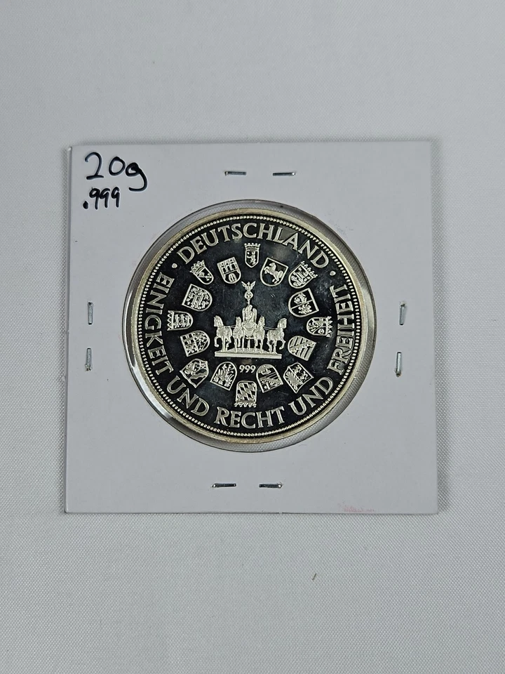 Medalla de Plata Conmemorativa Alemania Oriental RDA Rotes Rathaus Ayuntamiento Rojo - Berlín Foto 3 de 4