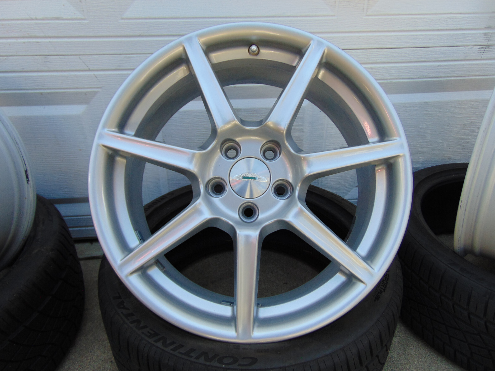 1 USED Silver OEM Aston Martin Vantage 19X8.5 Rim & TPMS 6G33-1007 FREE SHIPPING
