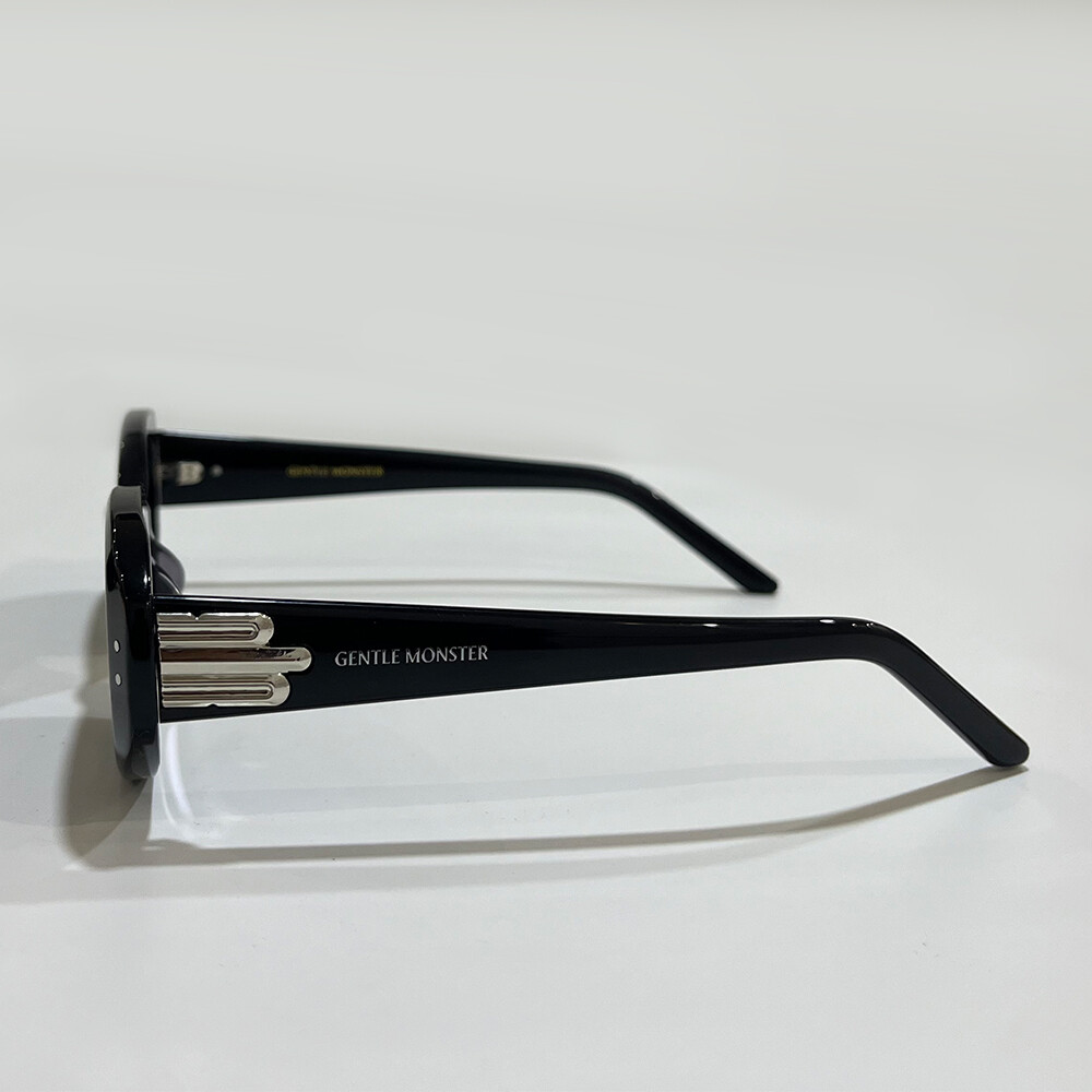 Gentle Monster Blanc 01 Black Oval Sunglasses Women