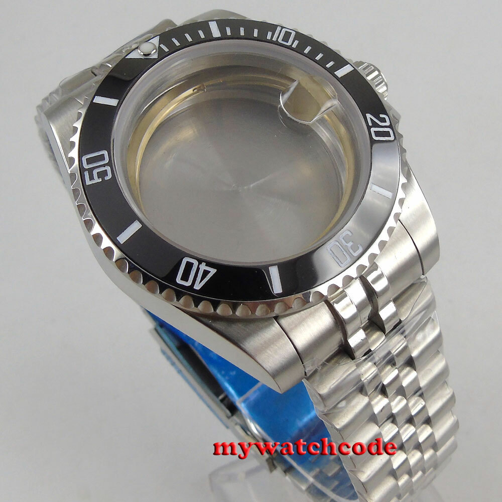 Fondo Di Vettore Del Buon Anno Con I Fiocchi Di Neve Brillanti E L Orologio Dorato Che Mostrano Cinque Minuti Alla Mezzanotte 63197539 - Foto 7