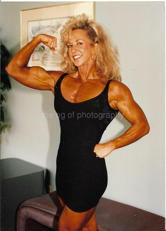 MUSCLE GIRL 80's 90's FOUND PHOTO Color PRETTY WOMAN Original EN 19 1 K