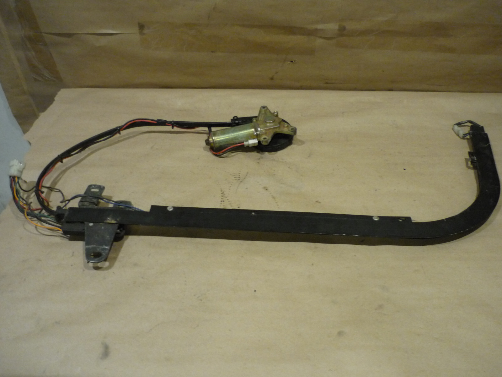 Ferrari Mondial T - RH Driving System For Passive Seat Belts - P/N 62912900