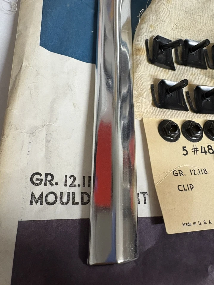 CHEVY CHEVROLET IMPALA BEL AIR COVE MOLDURA LH 1963 NUEVO DE STOCK, CON HERRAJES GM Foto 3 de 4