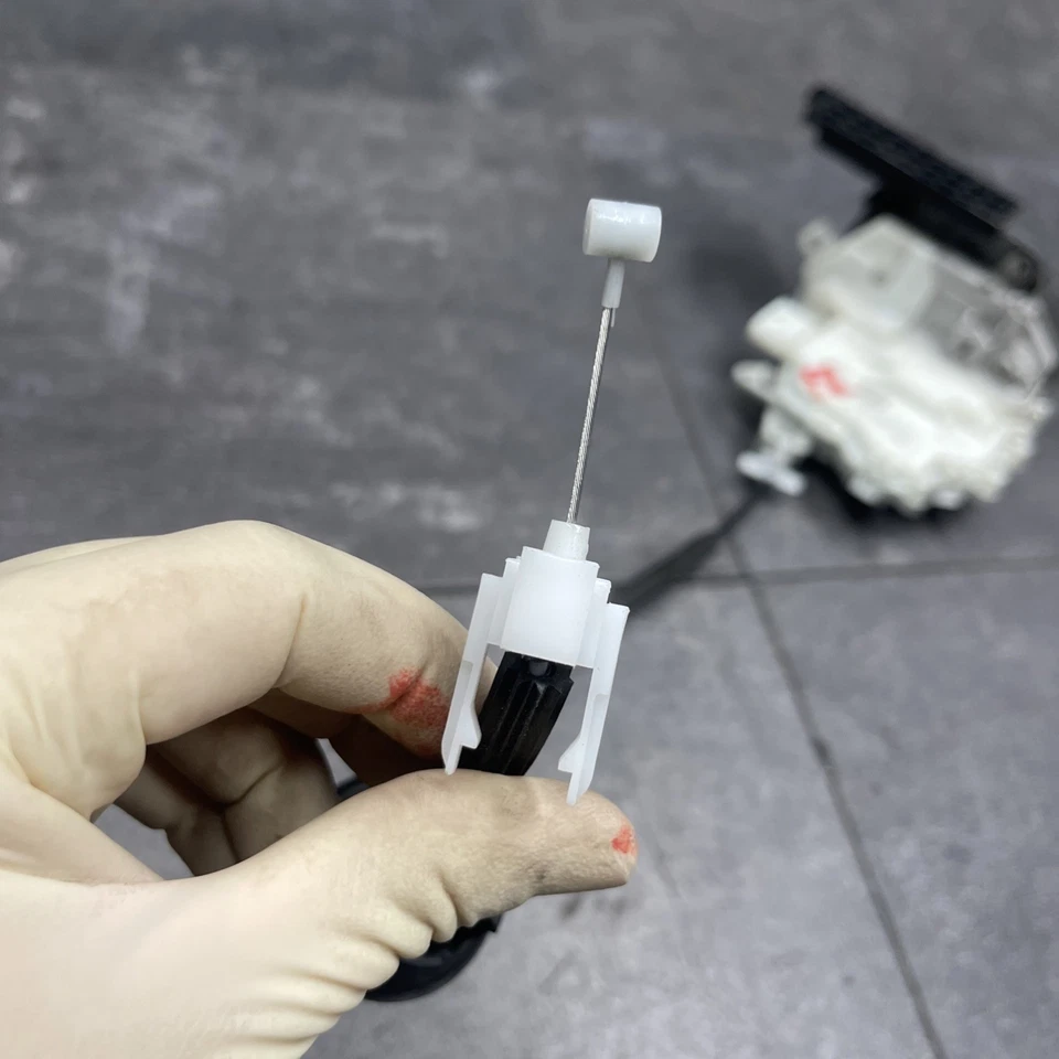 Cerradura puerta delantera derecha OEM 2015-2023 PORSCHE MACAN 8J1837016F Foto 3 de 4