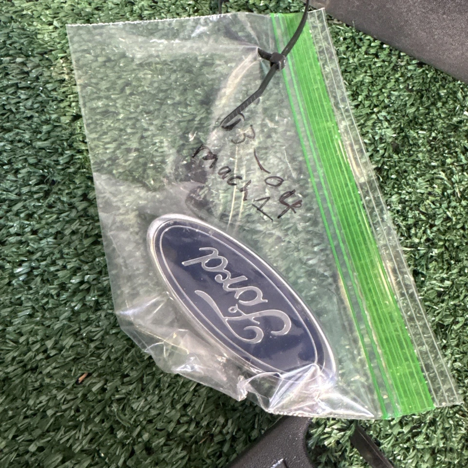 Отделка задних фонарей 1999 2004 Ford Mustang Rear Mach 1 Anniversary черная - Изображение 3 из 4