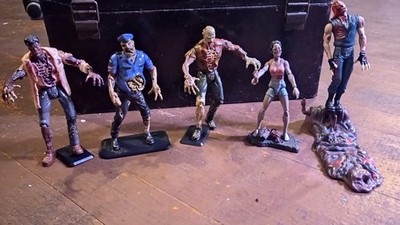 ToyBiz Resident Evil Set Biohazard Lot Zombie Cop Female Scientist Forest Detach