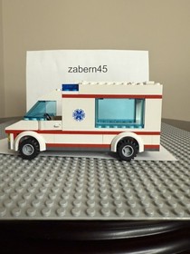 Lego City Ambulance & Garbage Truck (4431) (4432) - 2012 Retired Authentic Rare
