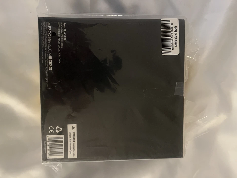 Mezco Toyz One:12 Colectivo Exclusivo Rumble Society Cybernetic Alien Hawk P-40 Foto 2 de 2