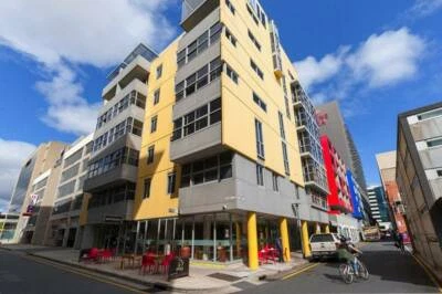 2 Bedroom Apartment In Adelaide Cbd Available