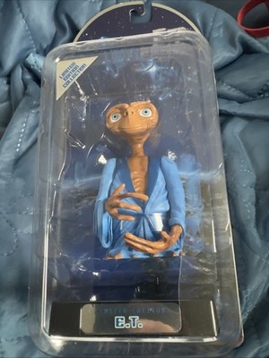 New 2001 E.T. The Extra Terrestrial Glowing chest Toys R Us Exclusive Figure