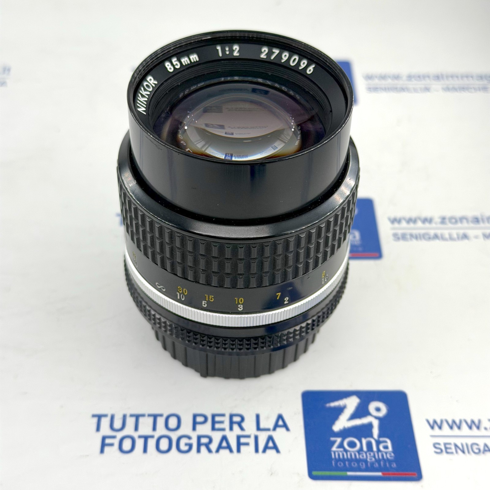 NIKKOR 85mm F2 Ai-S