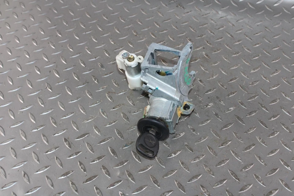 03-07 Hummer H2 Electronic Steering Column Ignition Cylinder Switch W/ Key OEM - Imagem 3 de 4