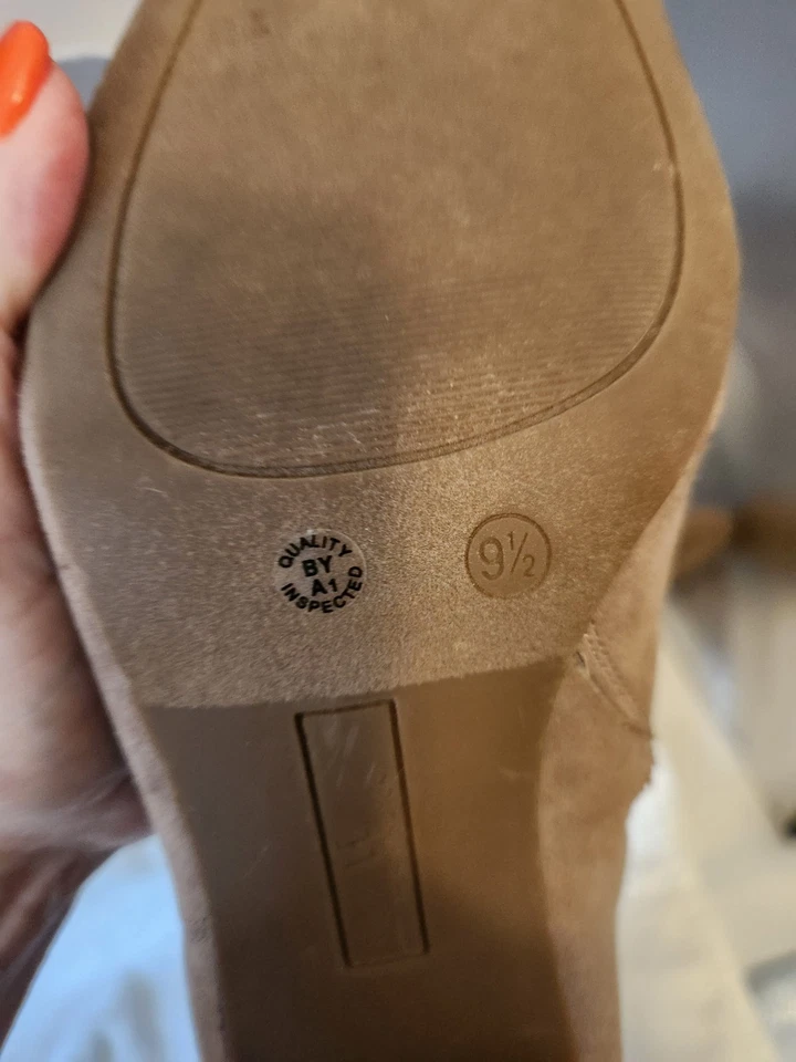 Worthington Women's Elagant Tan Suede Tall Boots Size 9.5 M - Image 4 of 4