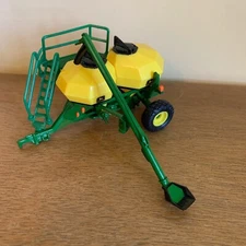 1/64 John Deere 1900 Commodity Cart
