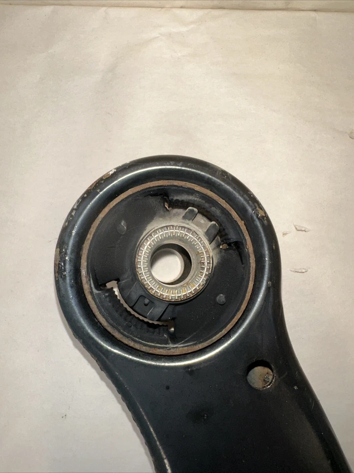 Оригинальный передний правый нижний рычаг управления для Toyota Sienna 2011–2016 годов выпуска - Изображение 4 из 4