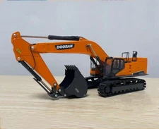 1/50 DOOSAN DX800LC-9 Hydraulic Excavator Engineering Vehicle Diecast Model