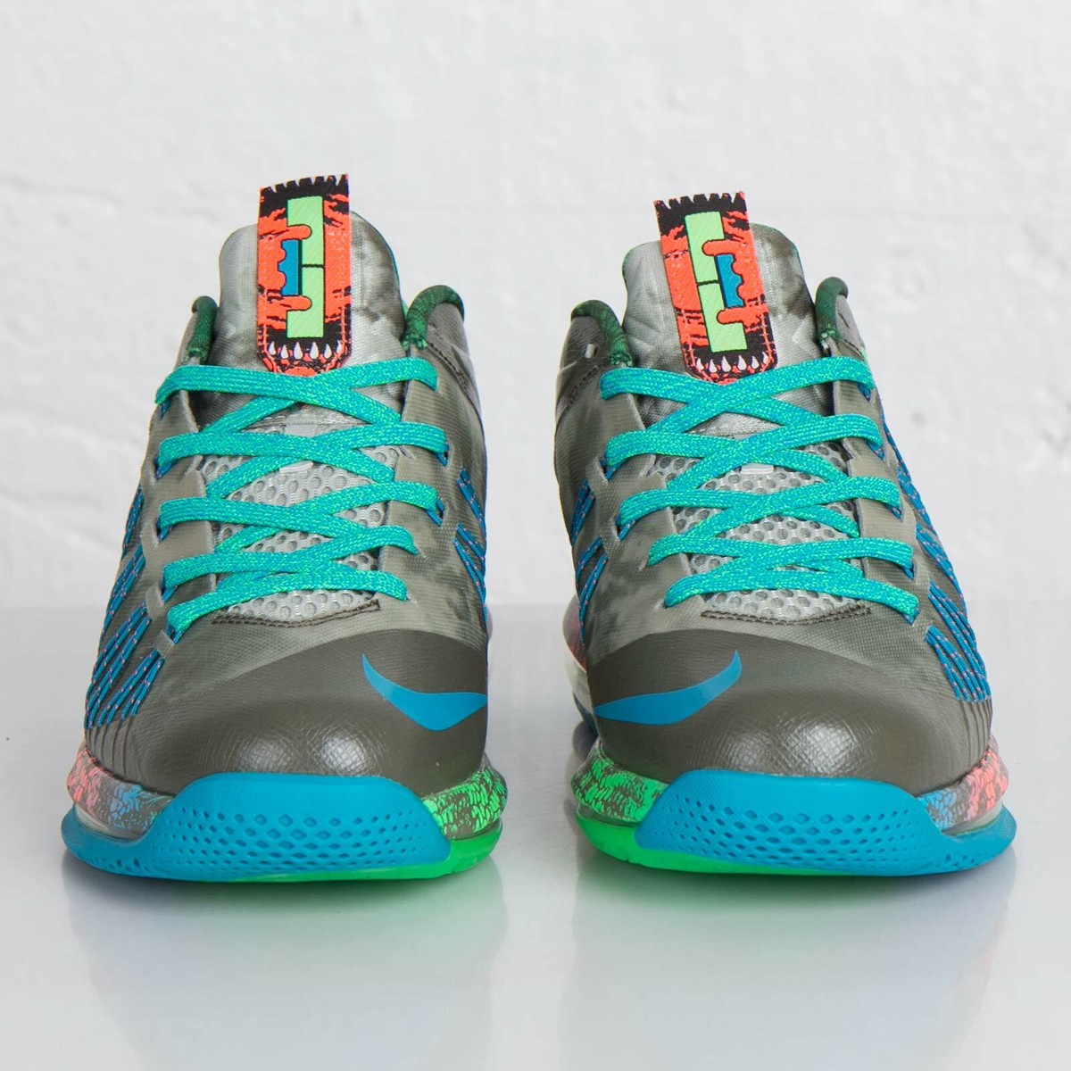 Nike LeBron X Low Reptile Size 9.5 579765-301 TARP GREEN/NEO