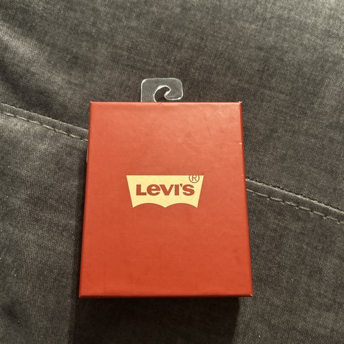 Levi’s Trifold Tan TOOLED Coated Leather RFID Protection Wallet Boxed Embossed - Picture 6 of 6