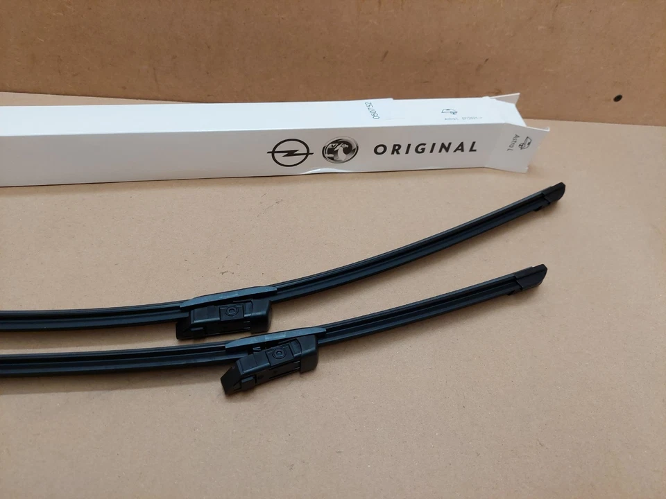 Vauxhall Astra L Front Windshield Wiper Blade Set 1681991780 2021-2023 Genuine - Image 4 of 4