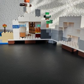 Lego 21120 Minecraft: The Snow Hideout (Complete)