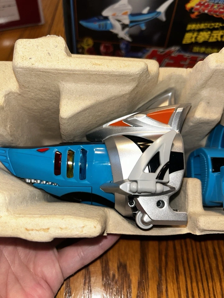 Bandai Power Rangers Jyuken Sentai Gerikranger 03 Geki Shark Japan with box (32) - Image 4 of 4