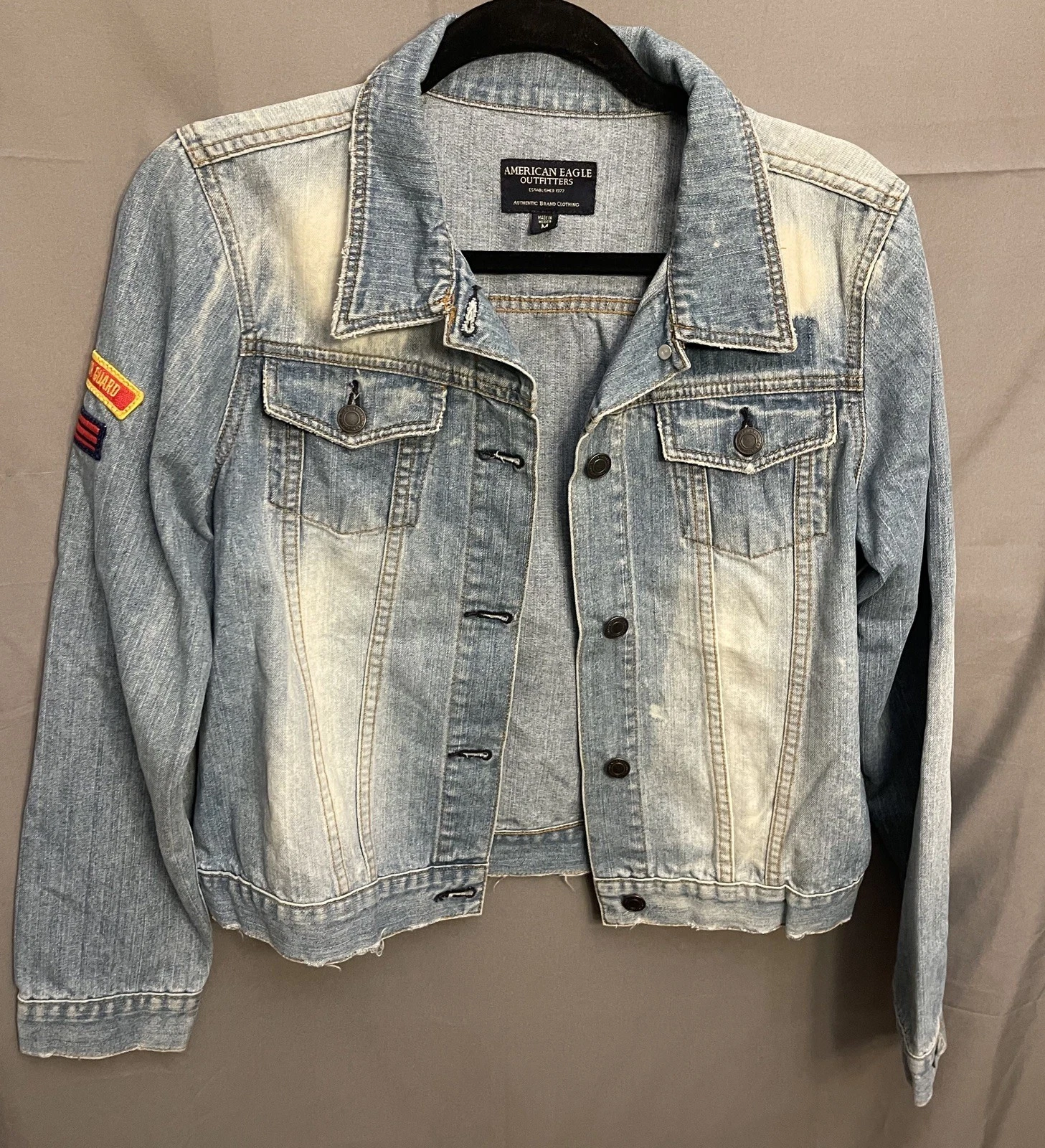 American Eagle Denim Jacket Patches Medium Blue Distressed Button Up Trucker