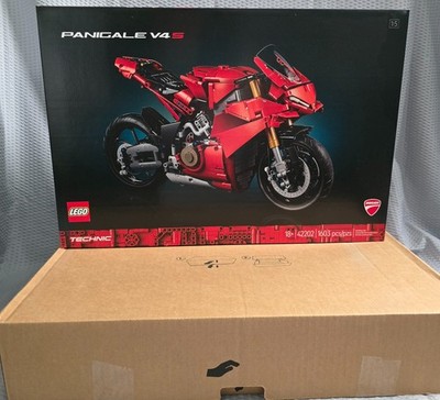 LEGO TECHNIC: Ducati Panigale V4 S Motorcycle (42202) in Shipper Box