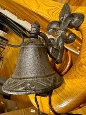 VINTAGE Cast Iron Farm House Barn Dinner Bell w Bracket Loud Tone Front Door