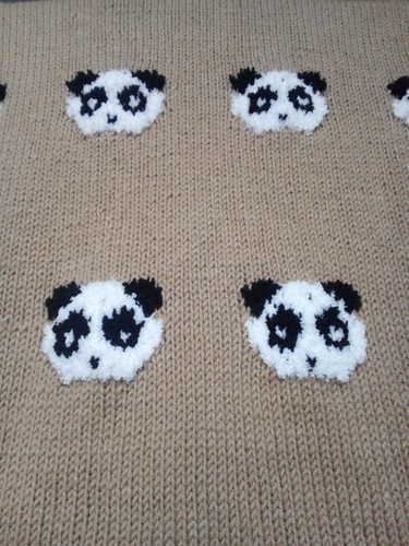 Manta bebé lana tejida a mano con pandas beige edredón bebé con pandas blancos - Imagen 8 de 10