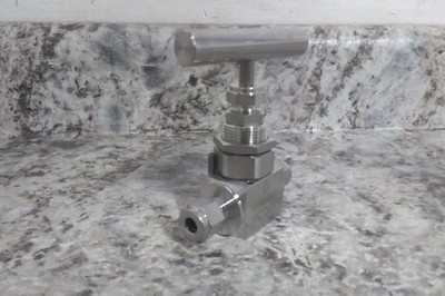 Ham-Let H-99S-00-SS-L-R-1/4 1/4 In Pipe Size Plumbing Needle Valve