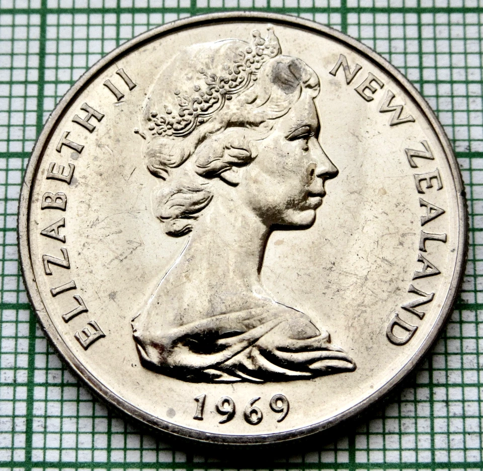 NEW ZEALAND Elizabeth II 1969 20 CENTS KIWI BIRD UNC yes we combine postage - Image 2 of 4