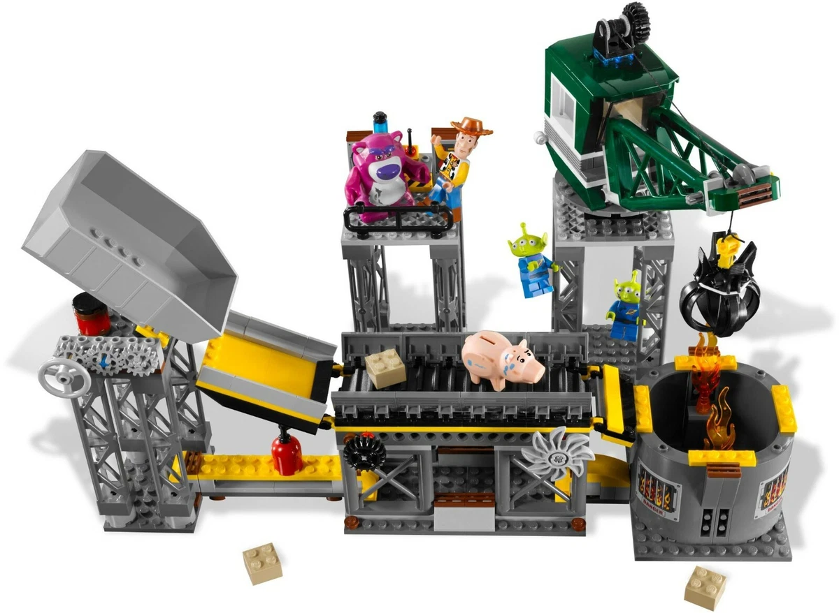 Lego toy story trash compactor sale escape