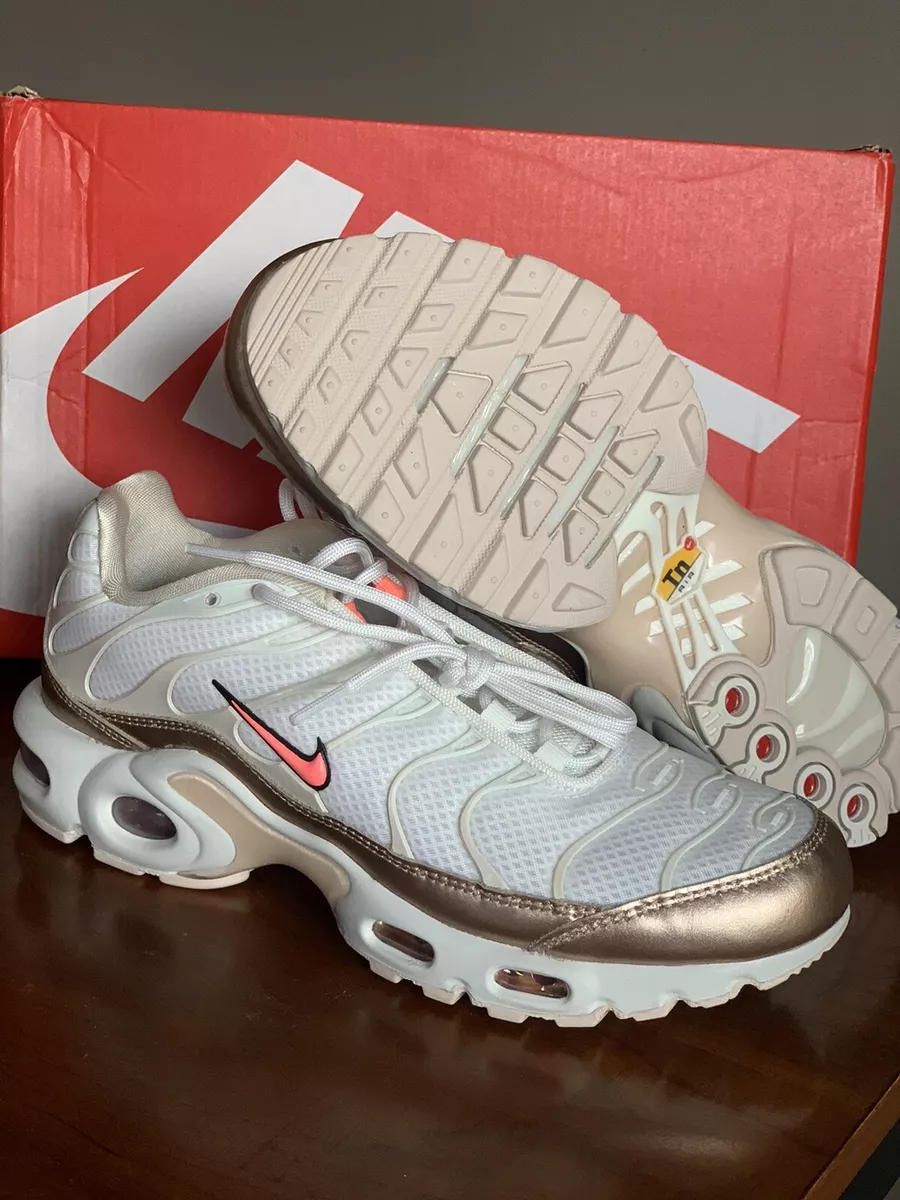 Nike Air Max Plus Women s Size 8.5 Running Shoes Light Orewood