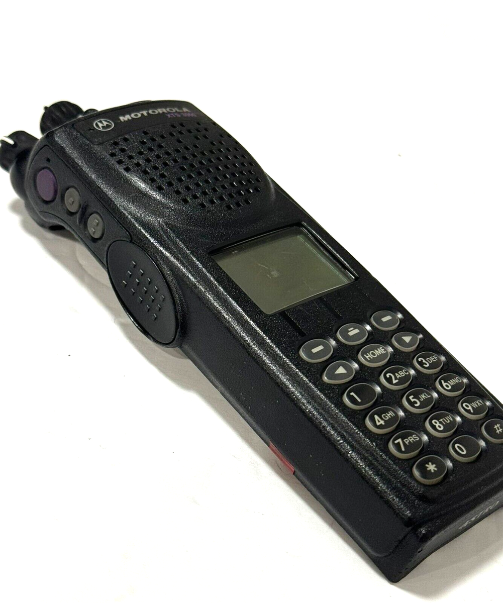 Motorola XTS 3000 Model III UHF 450-520 MHz Portable Radio