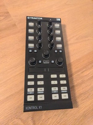 Native Instruments Traktor Kontrol X1 Mk2 + Softbag