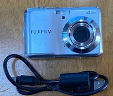 Fujifilm FinePix AV210 Compact Digital Camera Tested with Battery and Cable