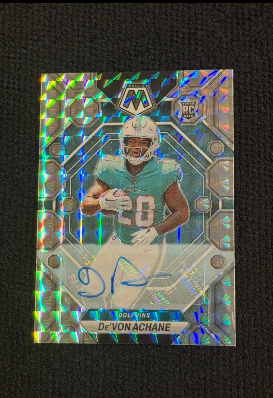 2023 Panini Mosaic - De'Von Achane #312 Mosaic Silver Prizm Rookie Auto Dolphins