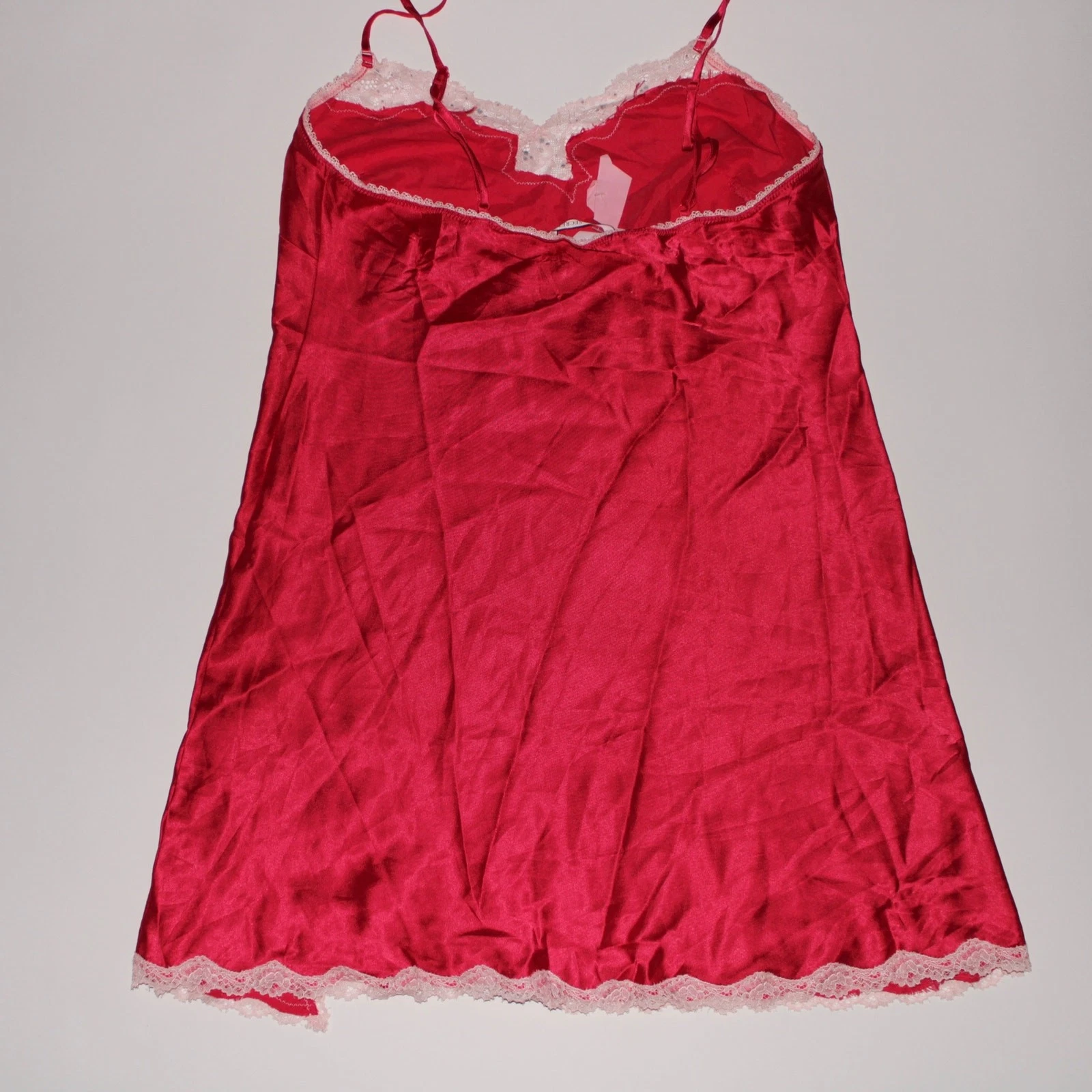 UNDERCOVER Abito slip rosso Victoria's Secret con orlo in pizzo rosa chiaro e spacco
